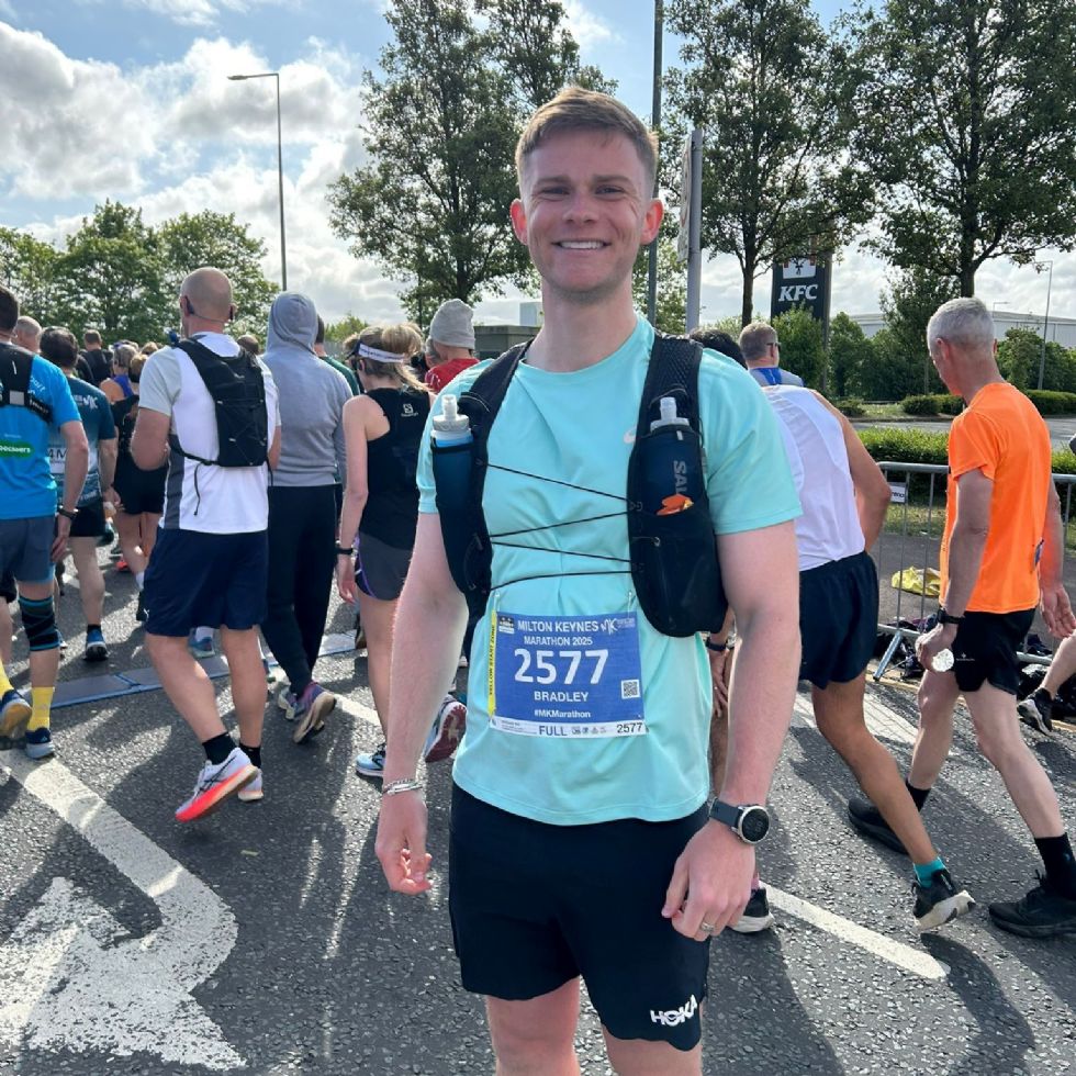 alumni in a running race